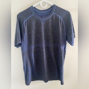 Lululemon navy blue t-shirt, Size mens medium, great condition